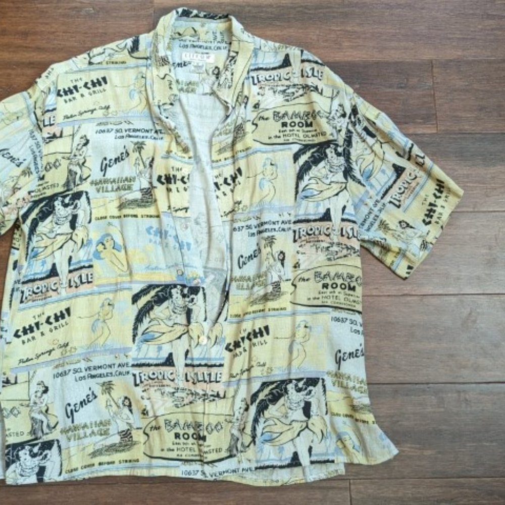 Citron Santa Monica Woman shirt. Gray green with pale yellow accents . Small.